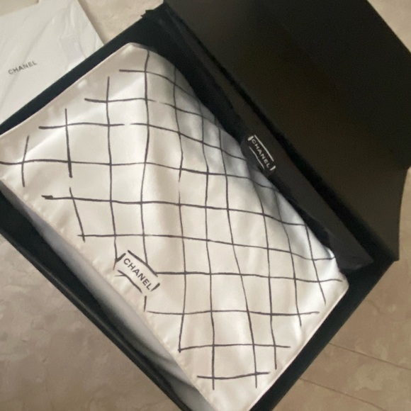 Brand new never worn Jumbo Chanel flap bag - Picture 6 of 7